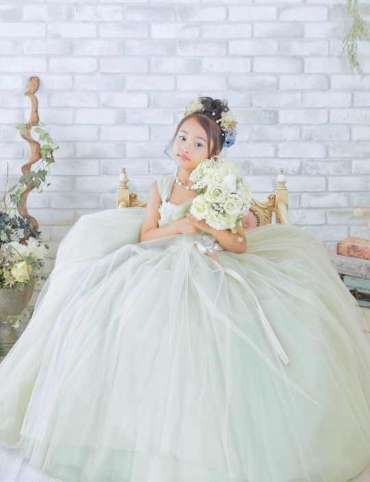 くすみグリーン　7歳