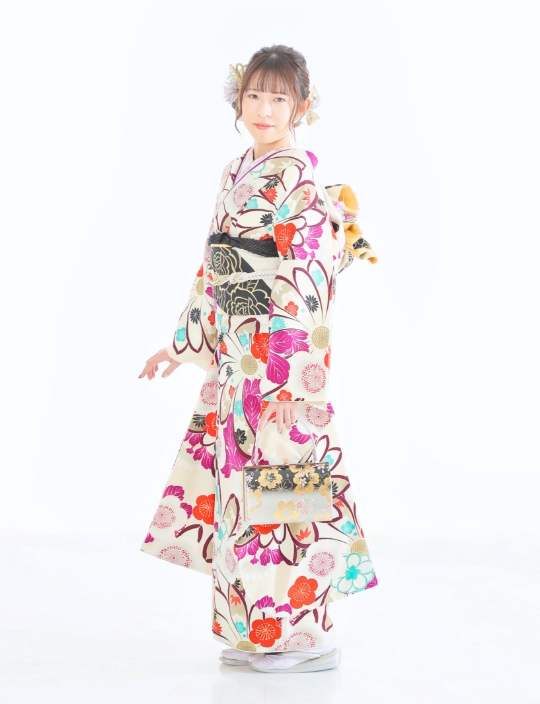 オフ白　梅花柄