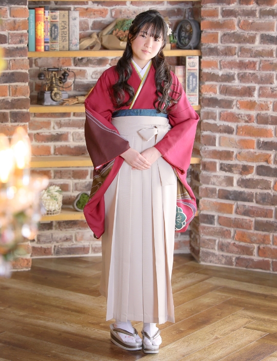 エンジ×淡ベージュ袴